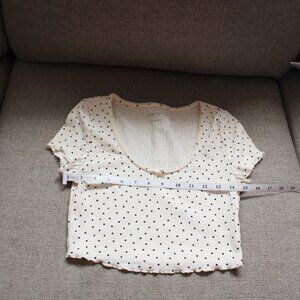 Aeropostale, small polkadot patterned tee